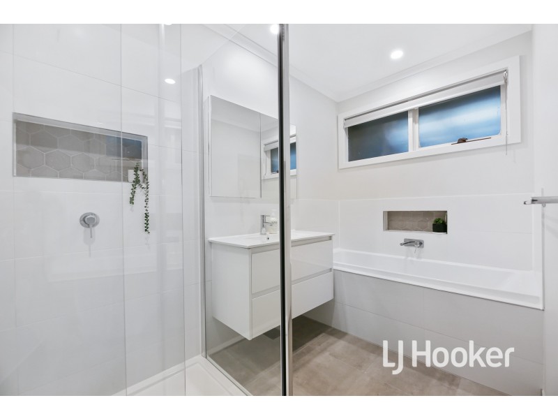 67 Simon Drive, Pakenham VIC 3810