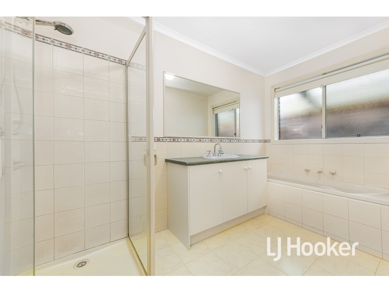 1/1 Montclaire Court, Pakenham VIC 3810