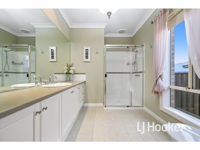 10 Michigan Grange, Pakenham VIC 3810