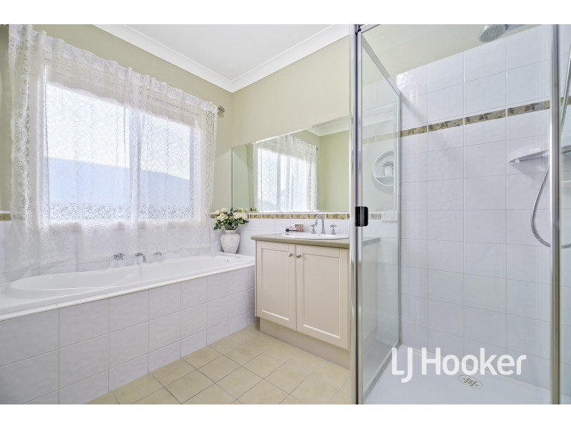 10 Michigan Grange, Pakenham VIC 3810