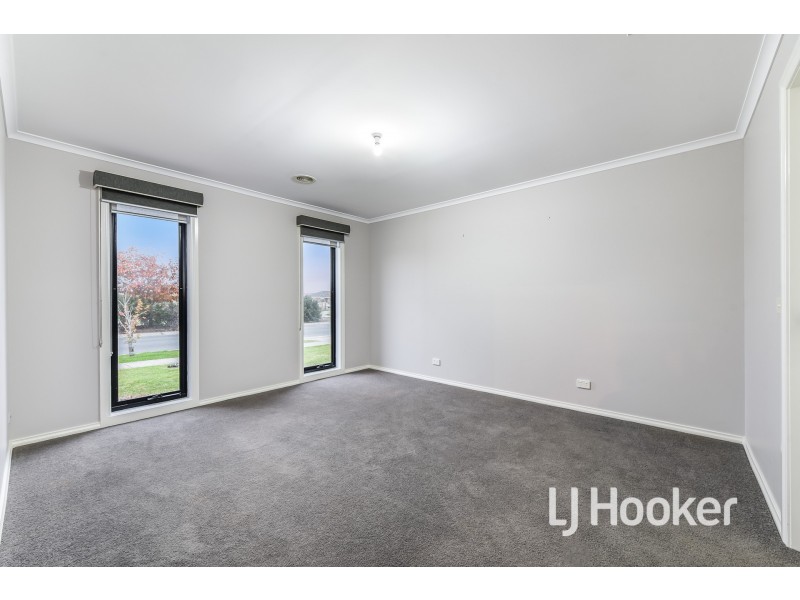 30 Honeyeater Way, Pakenham VIC 3810