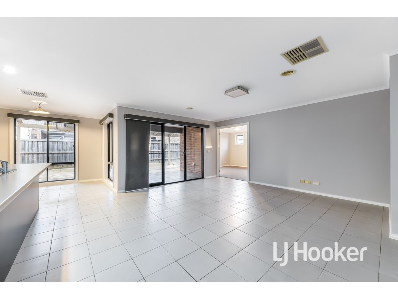 30 Honeyeater Way, Pakenham VIC 3810