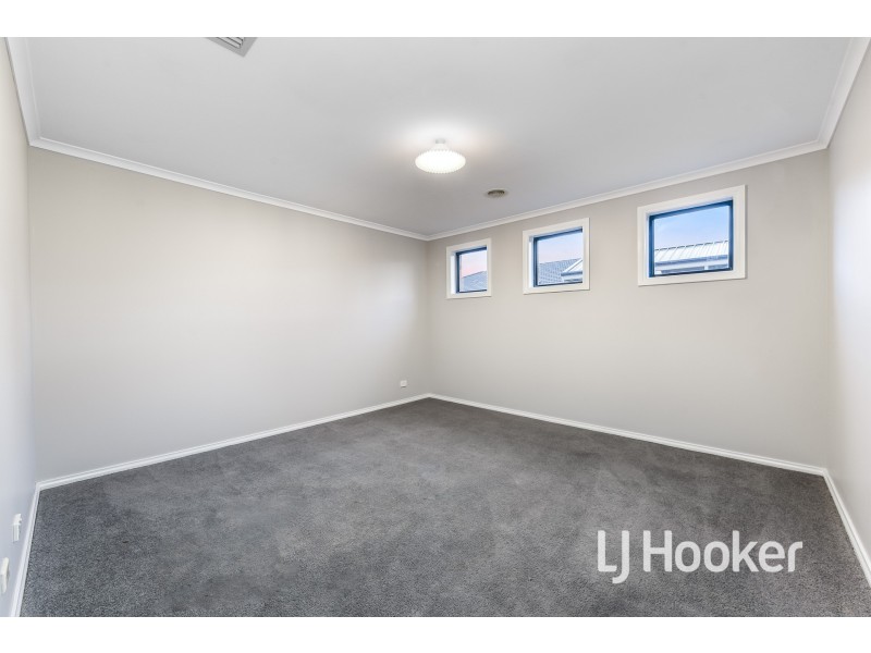 30 Honeyeater Way, Pakenham VIC 3810
