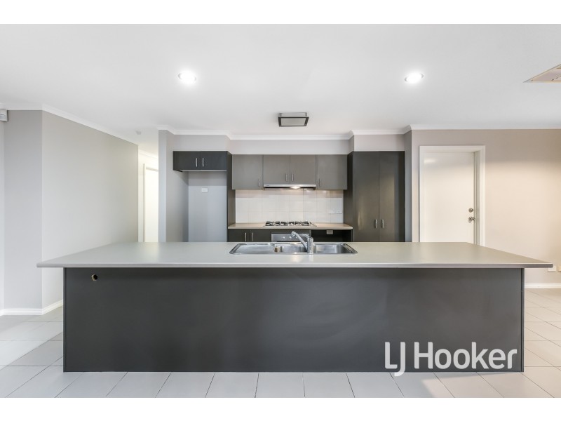 30 Honeyeater Way, Pakenham VIC 3810