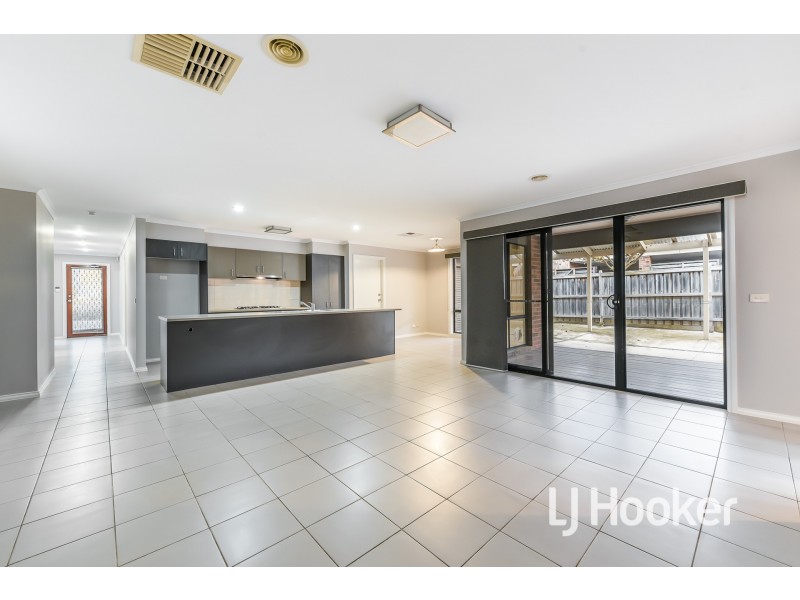 30 Honeyeater Way, Pakenham VIC 3810