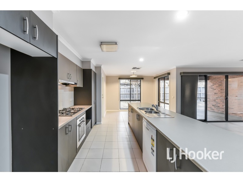 30 Honeyeater Way, Pakenham VIC 3810