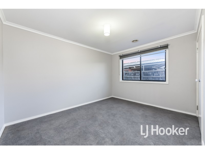 30 Honeyeater Way, Pakenham VIC 3810