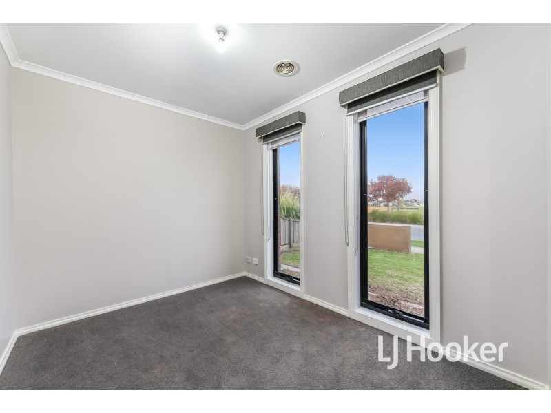 30 Honeyeater Way, Pakenham VIC 3810