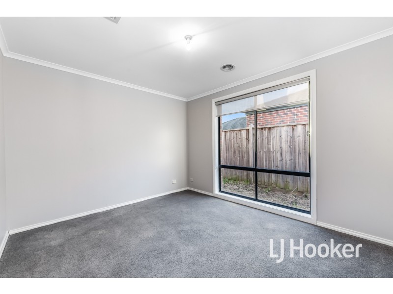 30 Honeyeater Way, Pakenham VIC 3810