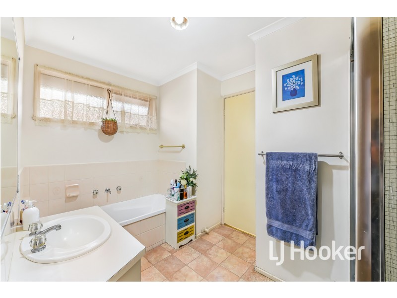 18 Sherriff Rise, Pakenham VIC 3810