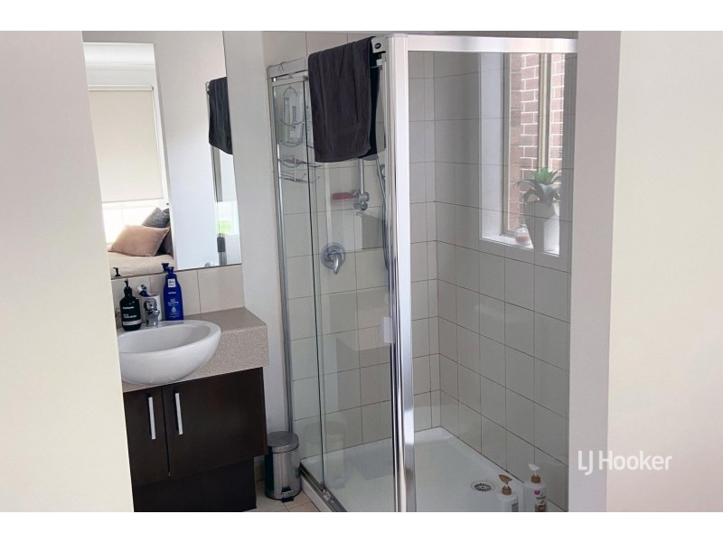 39 Scarlet Crescent, Pakenham VIC 3810