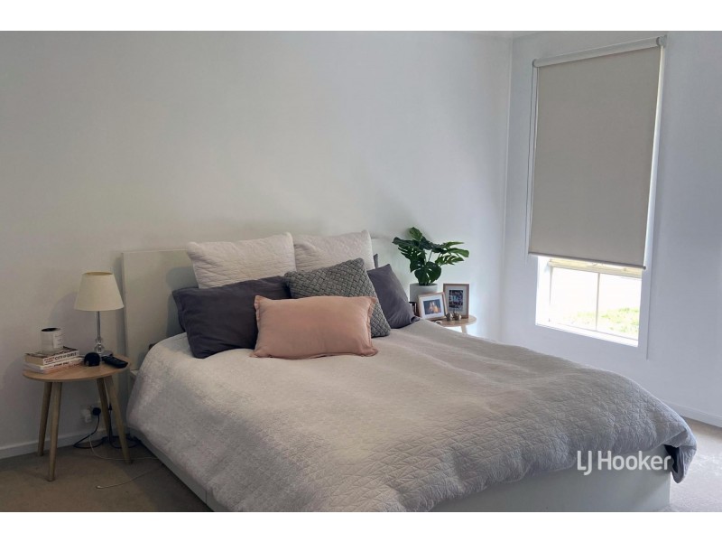 39 Scarlet Crescent, Pakenham VIC 3810