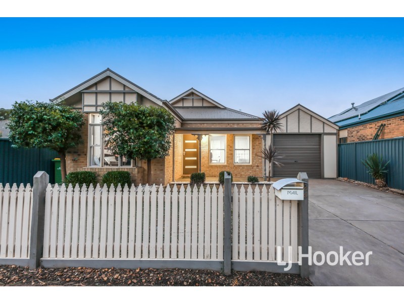 24 Mallee Circuit, Pakenham VIC 3810