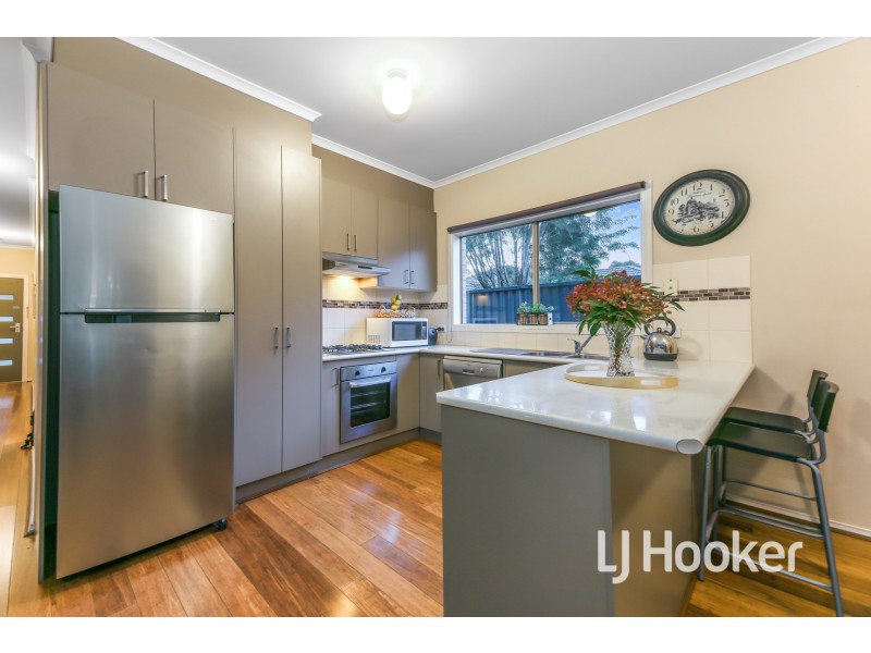24 Mallee Circuit, Pakenham VIC 3810