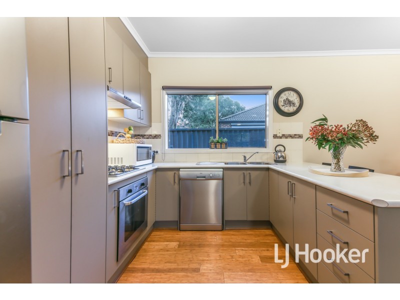 24 Mallee Circuit, Pakenham VIC 3810
