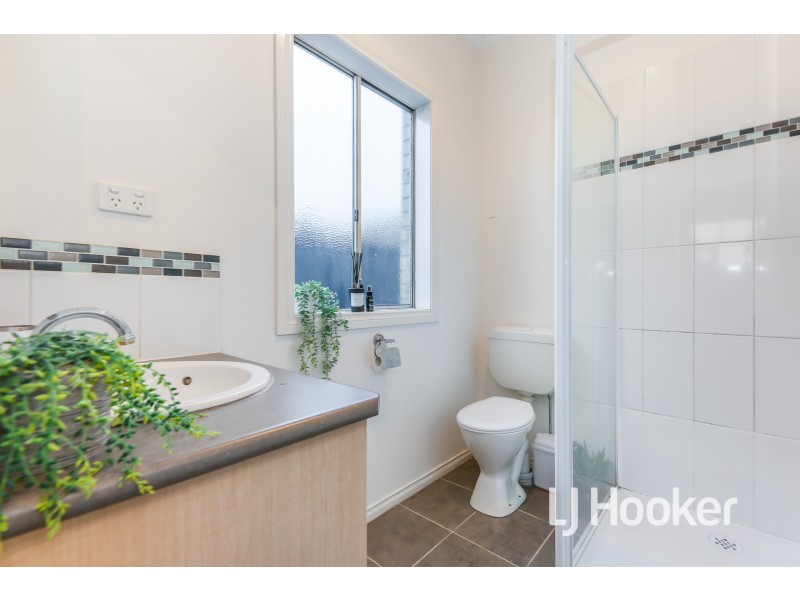 24 Mallee Circuit, Pakenham VIC 3810