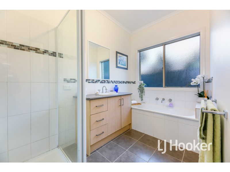 24 Mallee Circuit, Pakenham VIC 3810