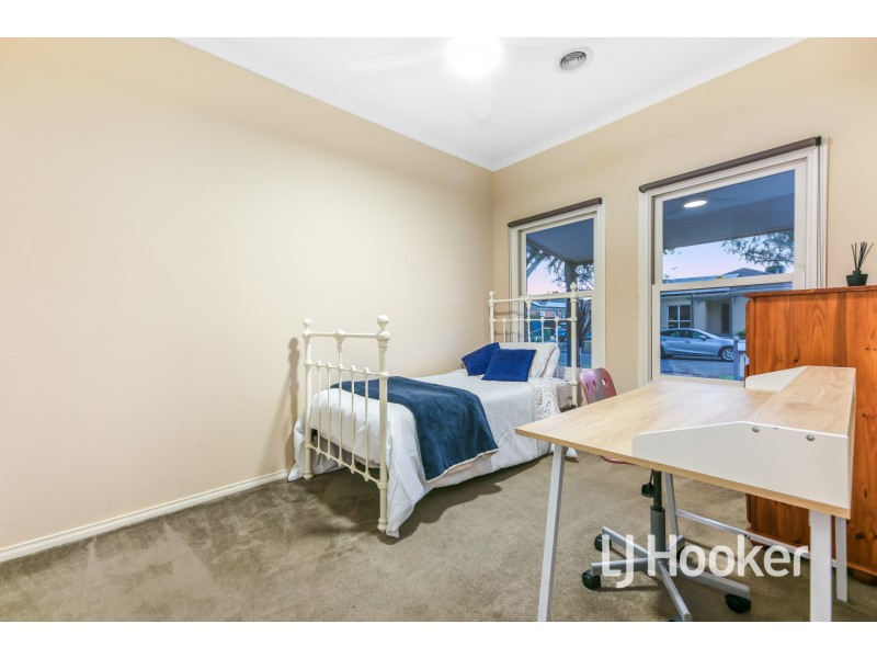 24 Mallee Circuit, Pakenham VIC 3810