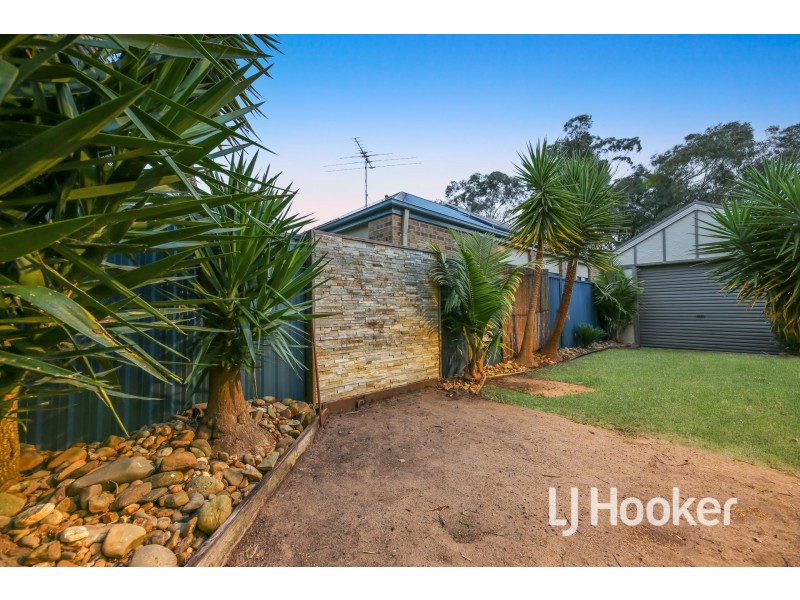 24 Mallee Circuit, Pakenham VIC 3810