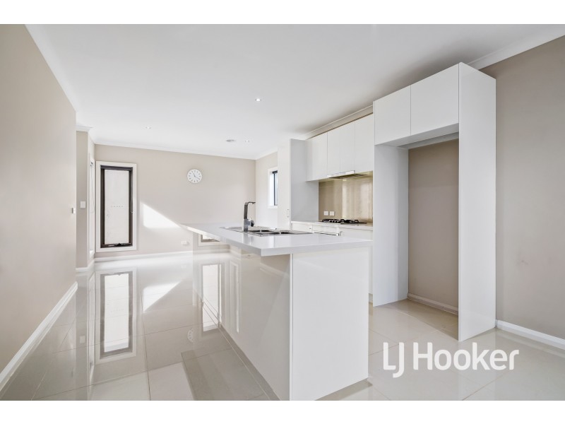 4/10 Snodgrass Street, Pakenham VIC 3810