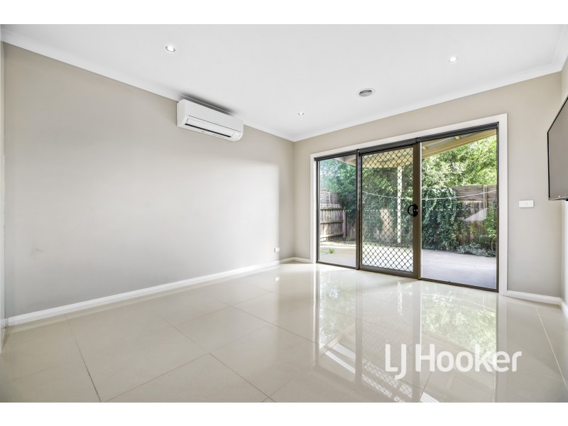 4/10 Snodgrass Street, Pakenham VIC 3810