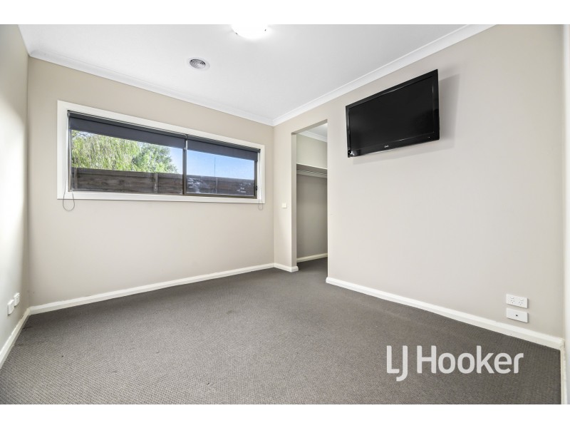 4/10 Snodgrass Street, Pakenham VIC 3810