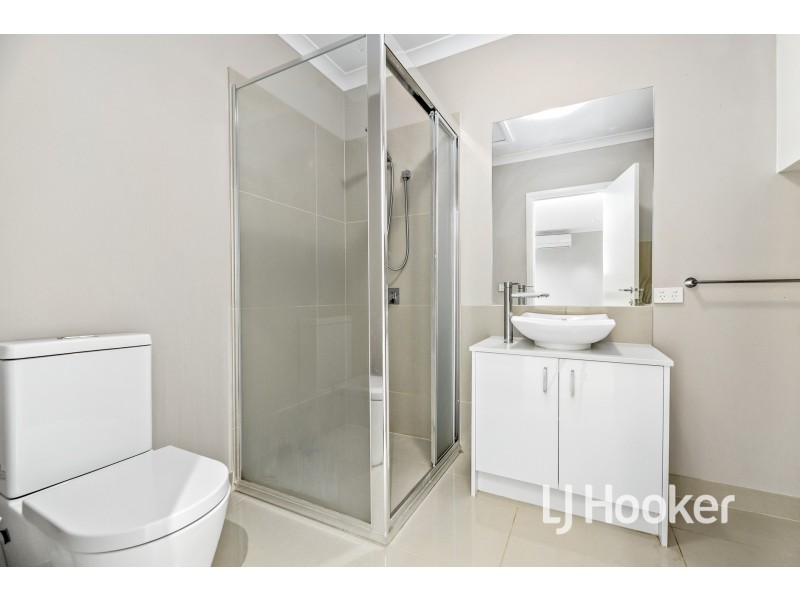 4/10 Snodgrass Street, Pakenham VIC 3810