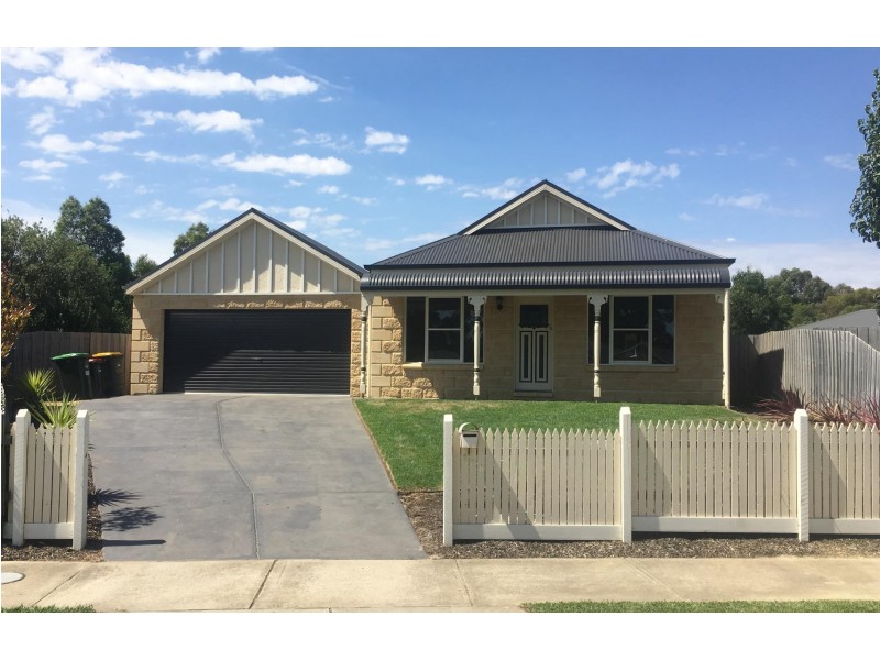 108 Cook Street, Drouin VIC 3818