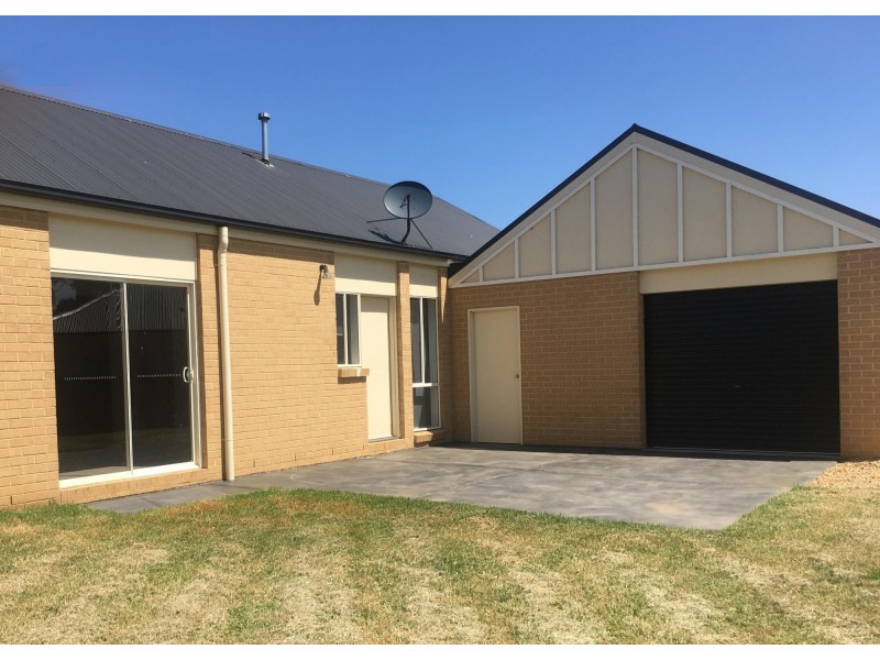 108 Cook Street, Drouin VIC 3818