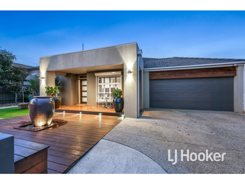 24 Fallingwater Drive, Pakenham VIC 3810