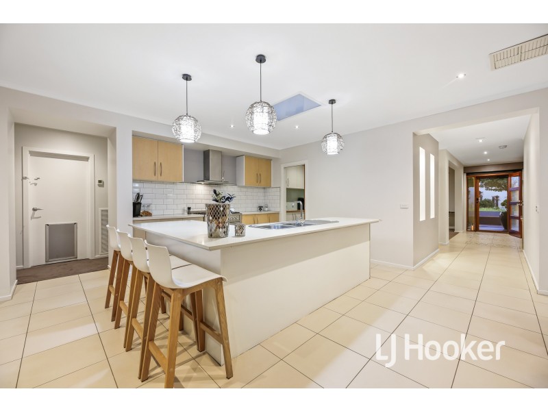 24 Fallingwater Drive, Pakenham VIC 3810