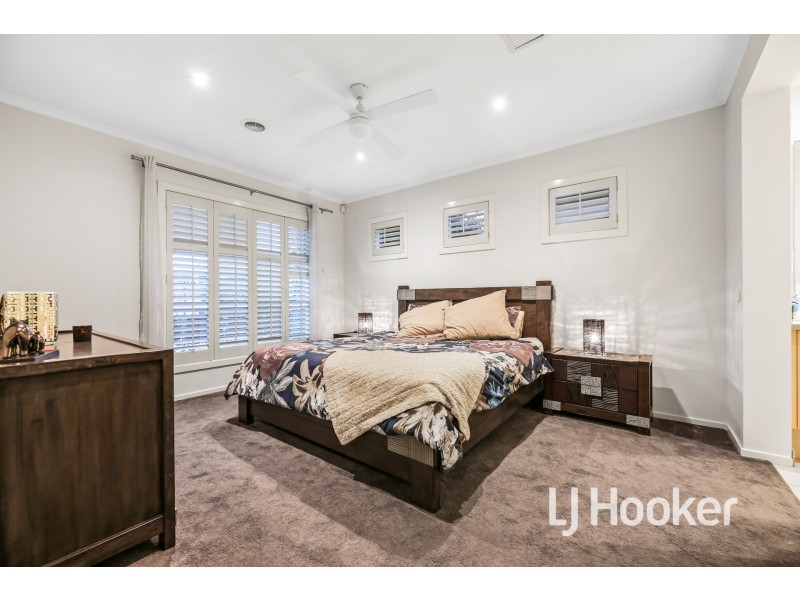 24 Fallingwater Drive, Pakenham VIC 3810