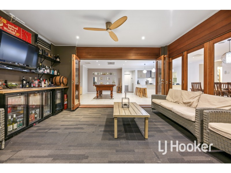 24 Fallingwater Drive, Pakenham VIC 3810