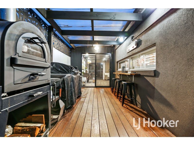 24 Fallingwater Drive, Pakenham VIC 3810