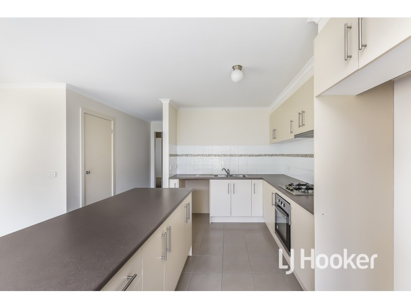 53 Leigh Drive, Pakenham VIC 3810