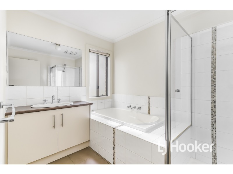 53 Leigh Drive, Pakenham VIC 3810