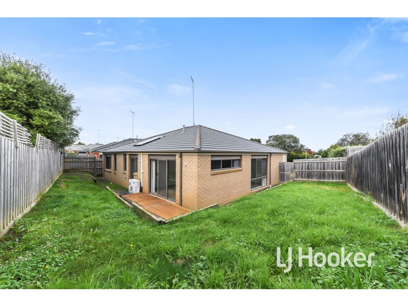 53 Leigh Drive, Pakenham VIC 3810