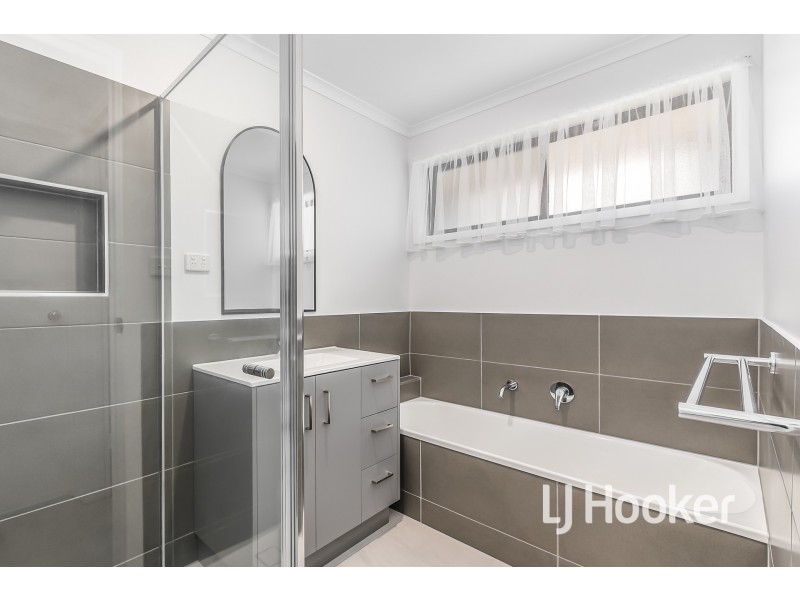 1/83 Henry Street, Pakenham VIC 3810