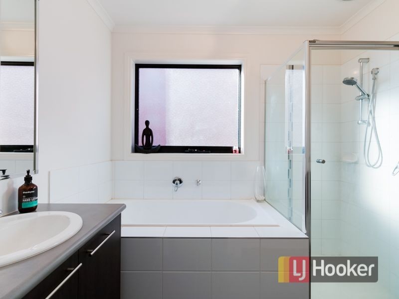 24/107 Army Road, Pakenham VIC 3810