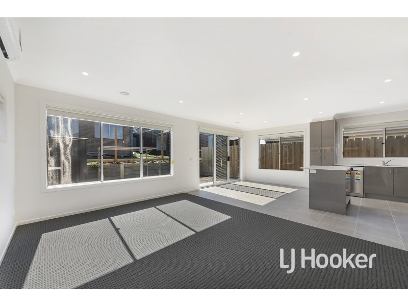 5 Shiraz Way, Pakenham VIC 3810
