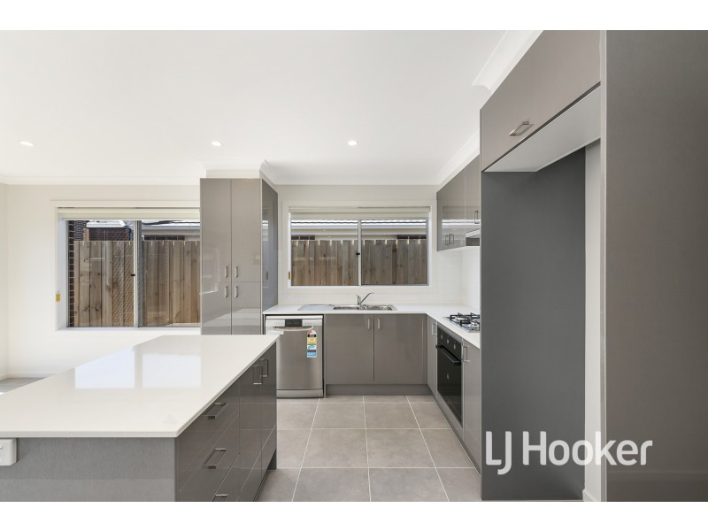 5 Shiraz Way, Pakenham VIC 3810