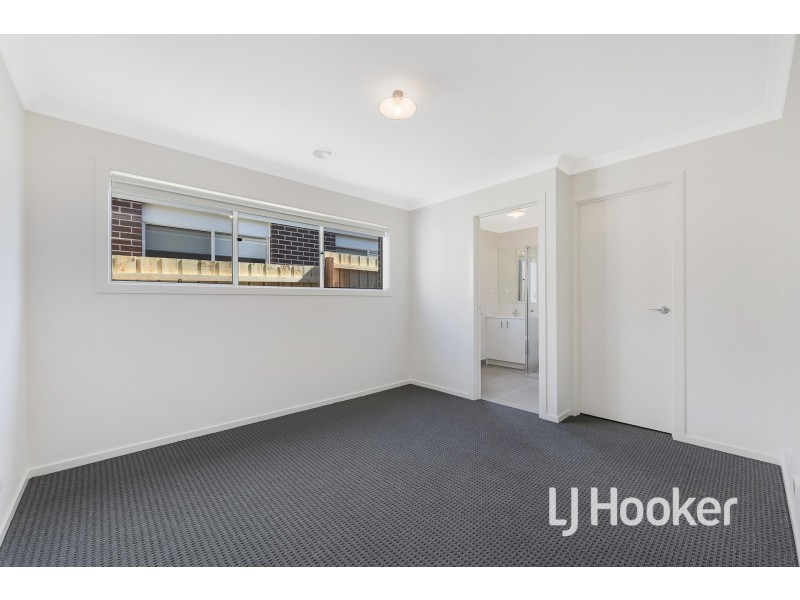 5 Shiraz Way, Pakenham VIC 3810