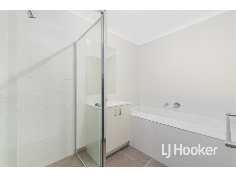 5 Shiraz Way, Pakenham VIC 3810