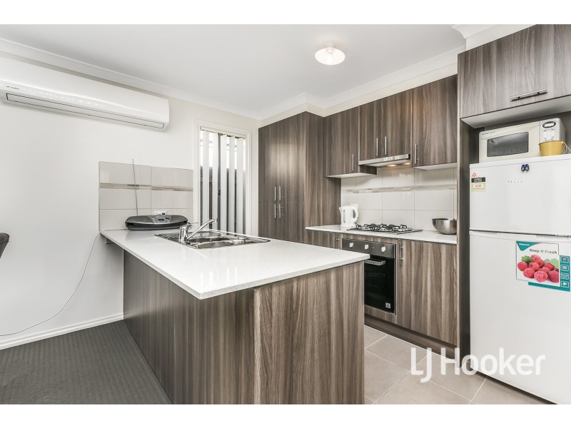 3/30 Sir Thomas Drive, Pakenham VIC 3810