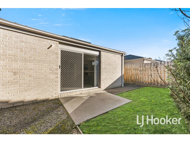 3/30 Sir Thomas Drive, Pakenham VIC 3810