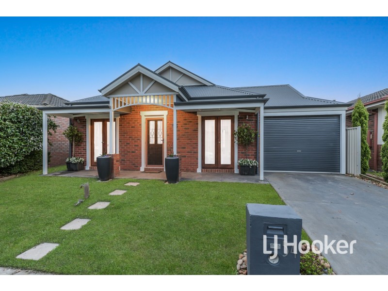 54 Oaklands Way, Pakenham VIC 3810