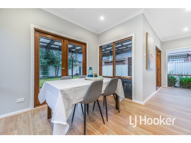 54 Oaklands Way, Pakenham VIC 3810