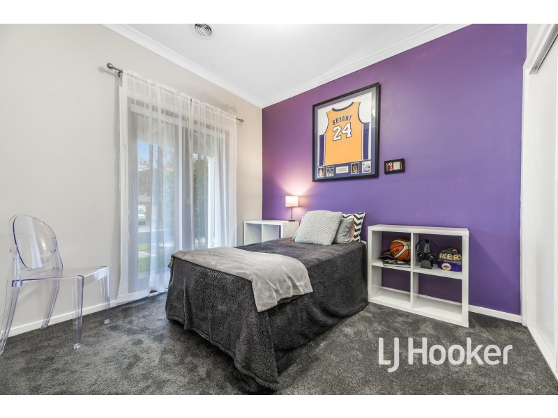 54 Oaklands Way, Pakenham VIC 3810