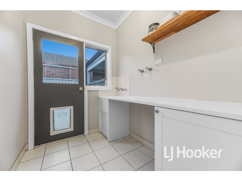 54 Oaklands Way, Pakenham VIC 3810