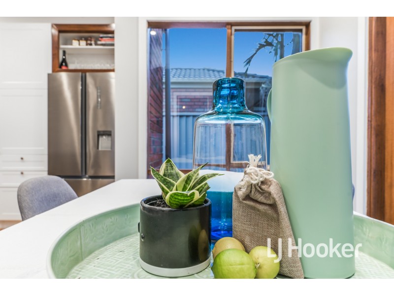 54 Oaklands Way, Pakenham VIC 3810